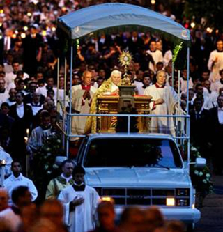Illustration for article titled The Evolution Of The Popemobile